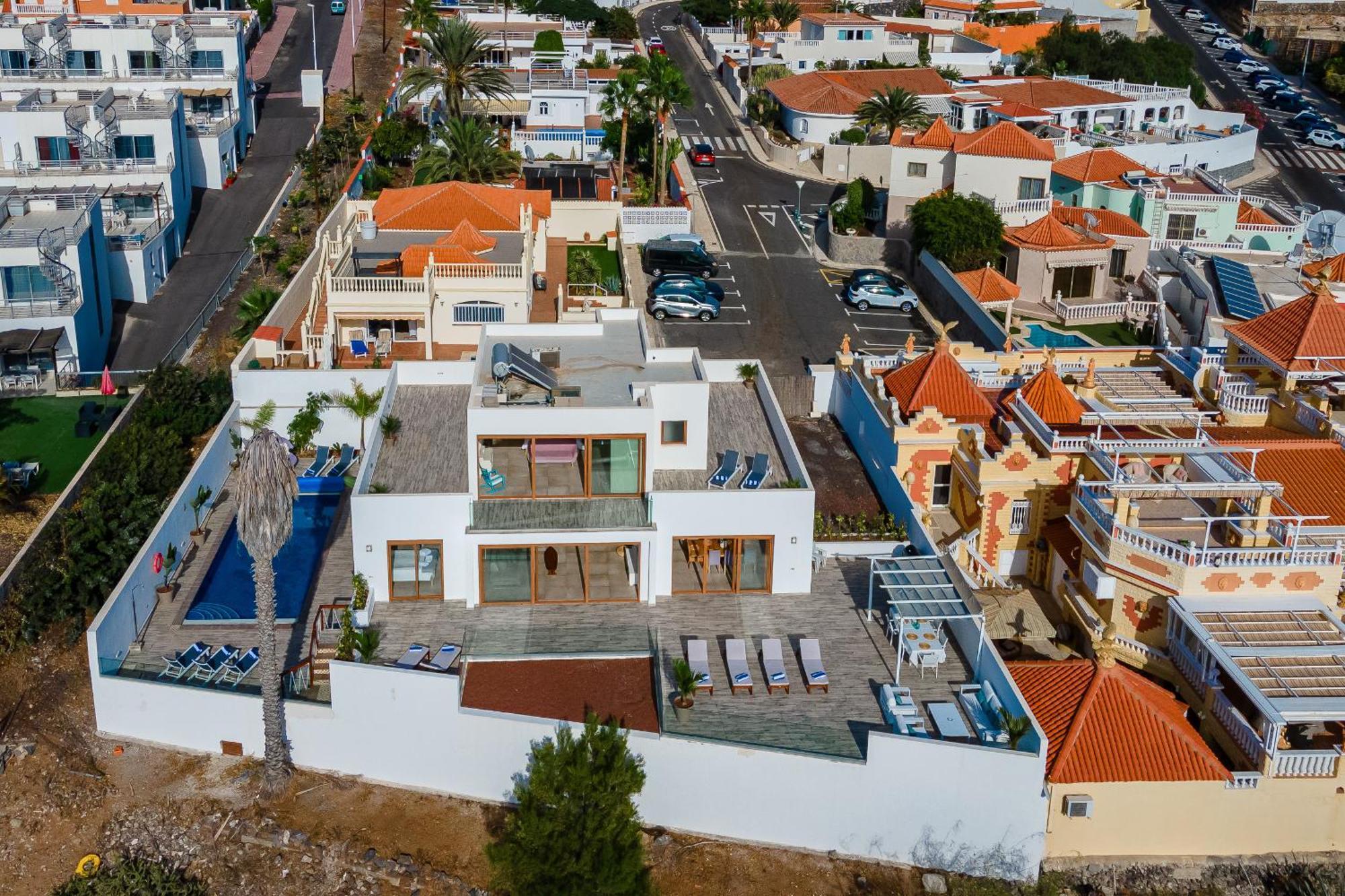 Fabulous Contemporary 5 Bedroom Villa With Private Heated Pool, Sleeps Max 13 칼라오살바헤 외부 사진