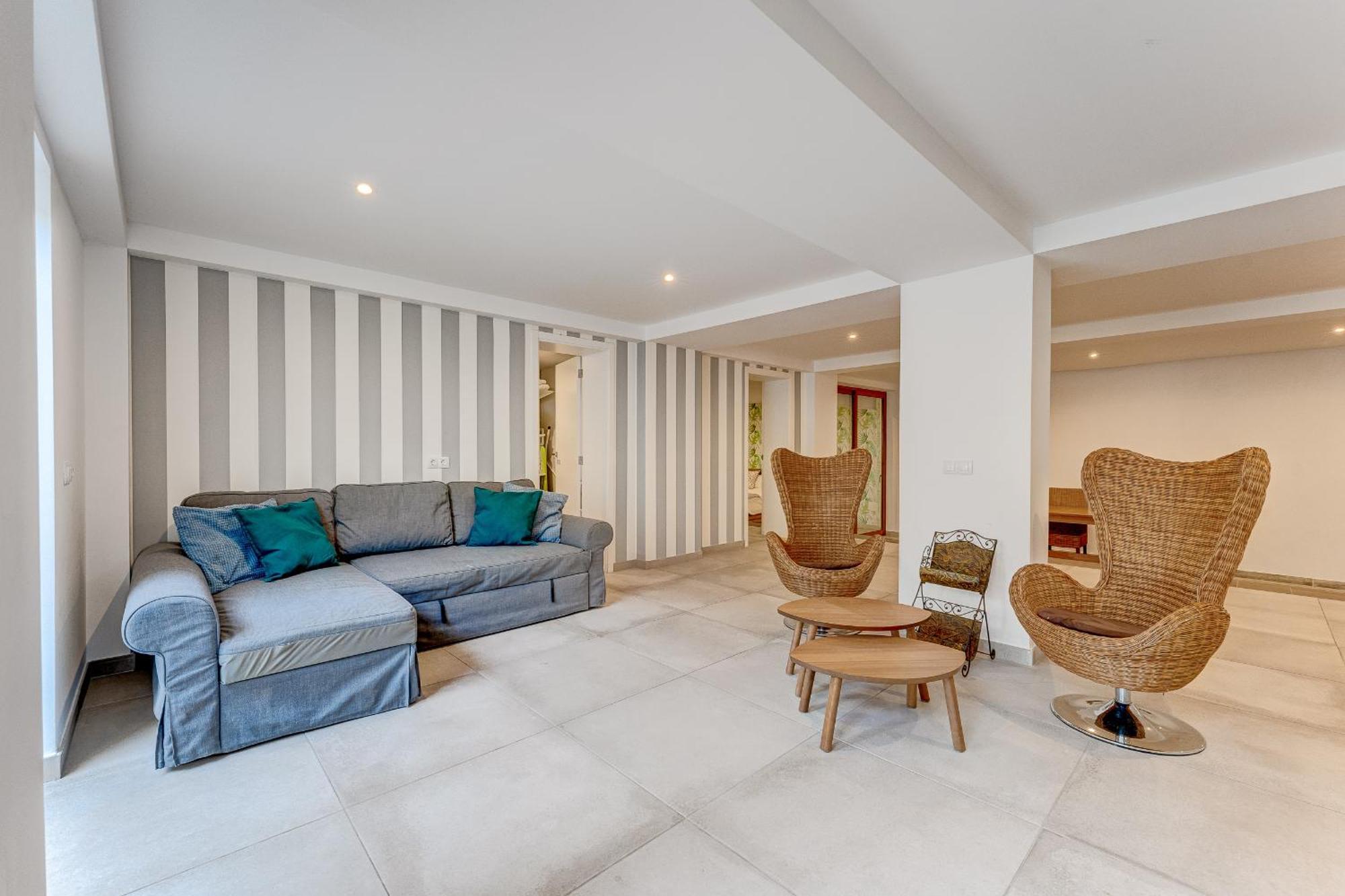Fabulous Contemporary 5 Bedroom Villa With Private Heated Pool, Sleeps Max 13 칼라오살바헤 외부 사진