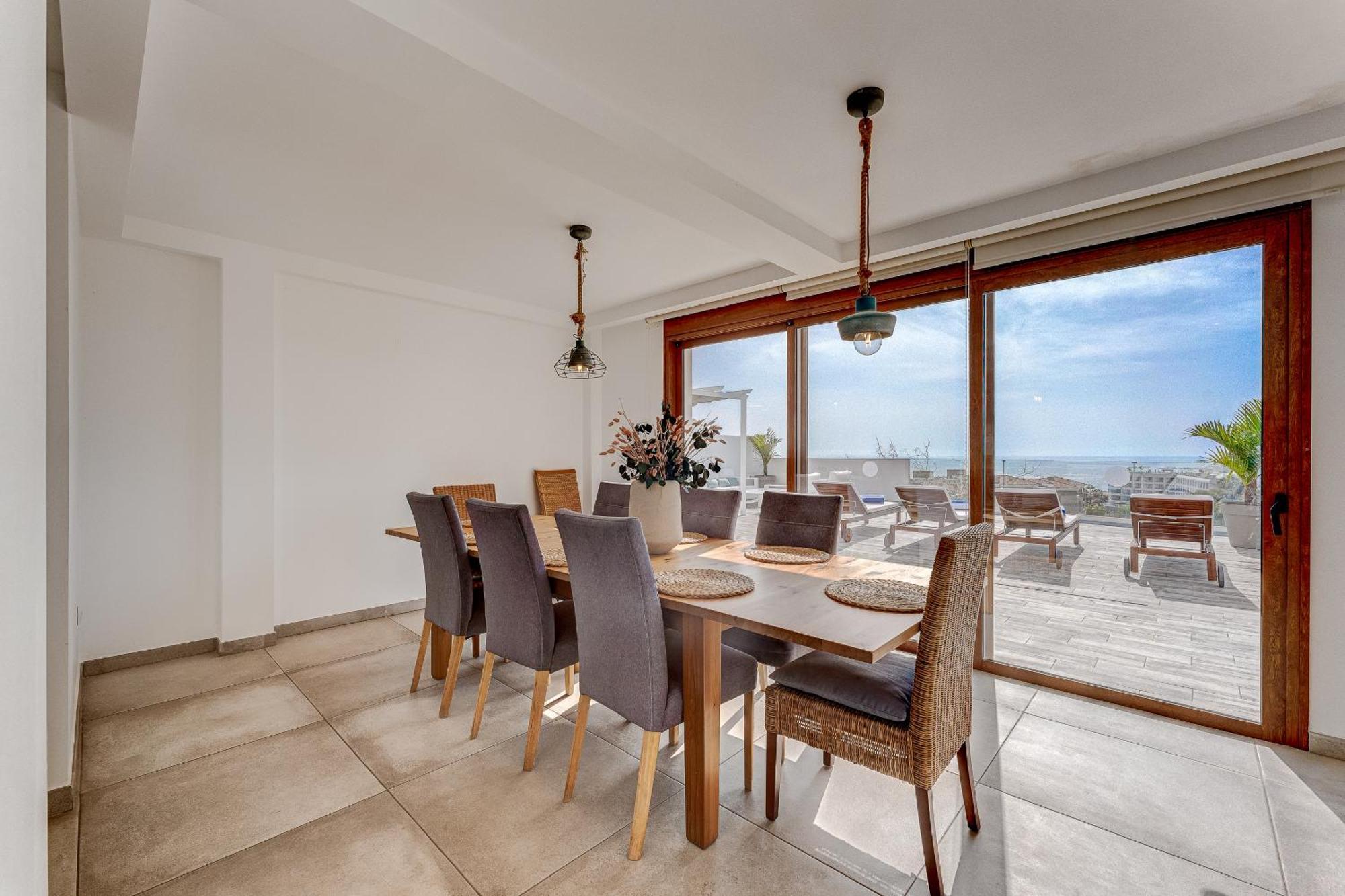 Fabulous Contemporary 5 Bedroom Villa With Private Heated Pool, Sleeps Max 13 칼라오살바헤 외부 사진