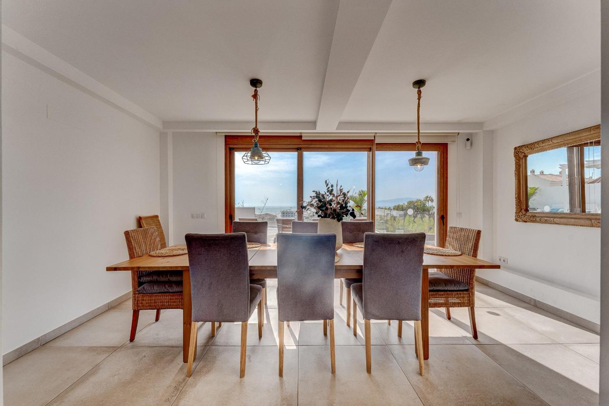 Fabulous Contemporary 5 Bedroom Villa With Private Heated Pool, Sleeps Max 13 칼라오살바헤 외부 사진