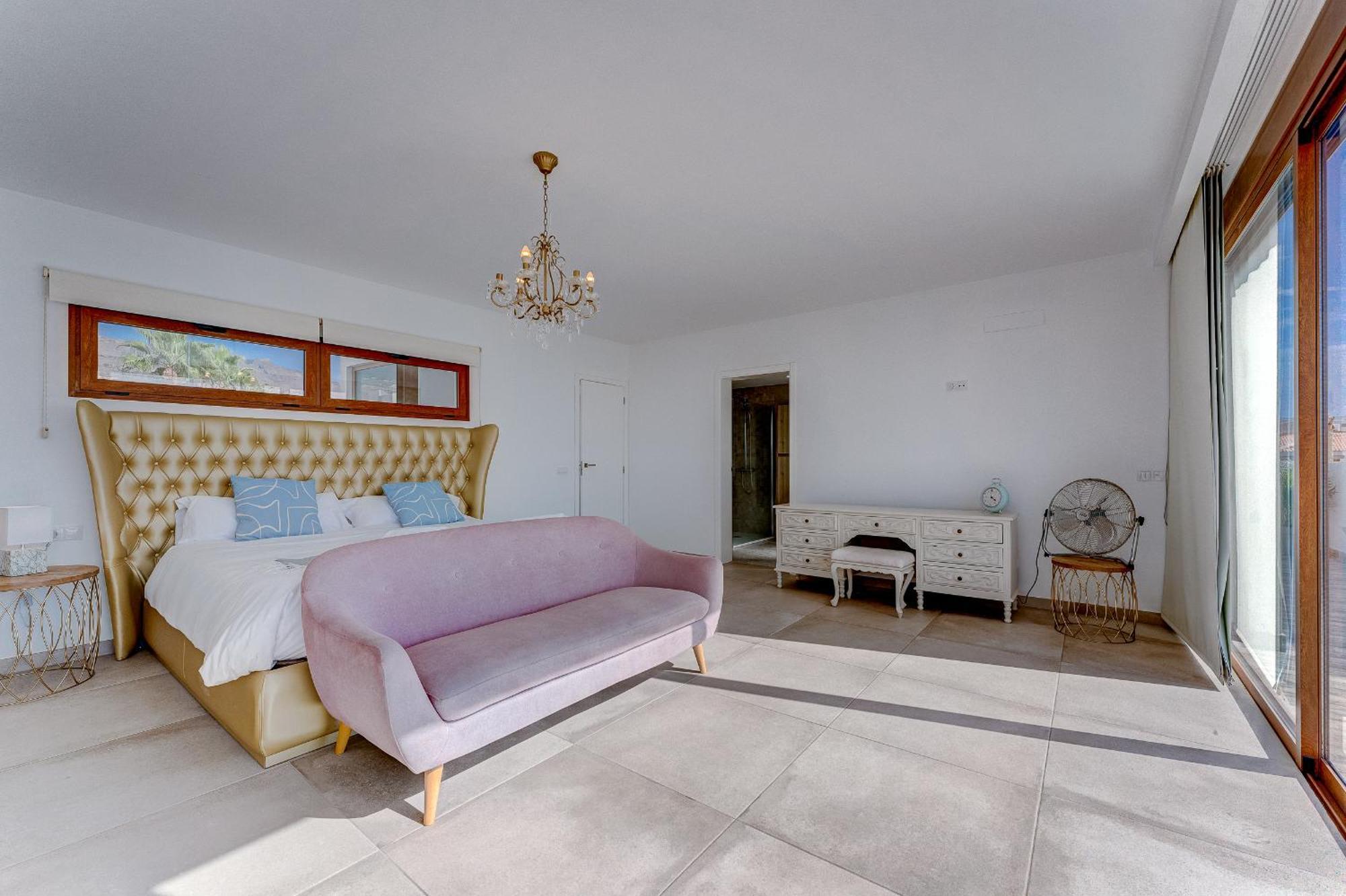 Fabulous Contemporary 5 Bedroom Villa With Private Heated Pool, Sleeps Max 13 칼라오살바헤 외부 사진