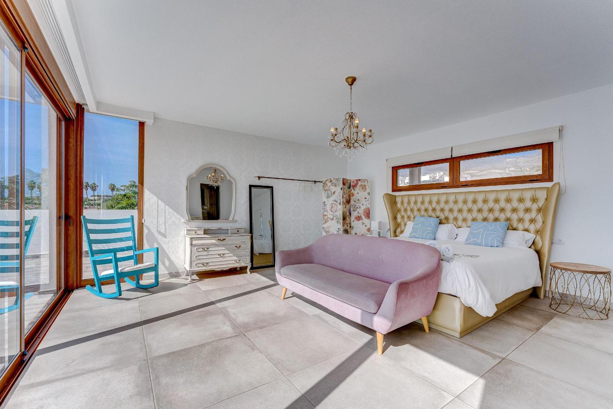 Fabulous Contemporary 5 Bedroom Villa With Private Heated Pool, Sleeps Max 13 칼라오살바헤 외부 사진