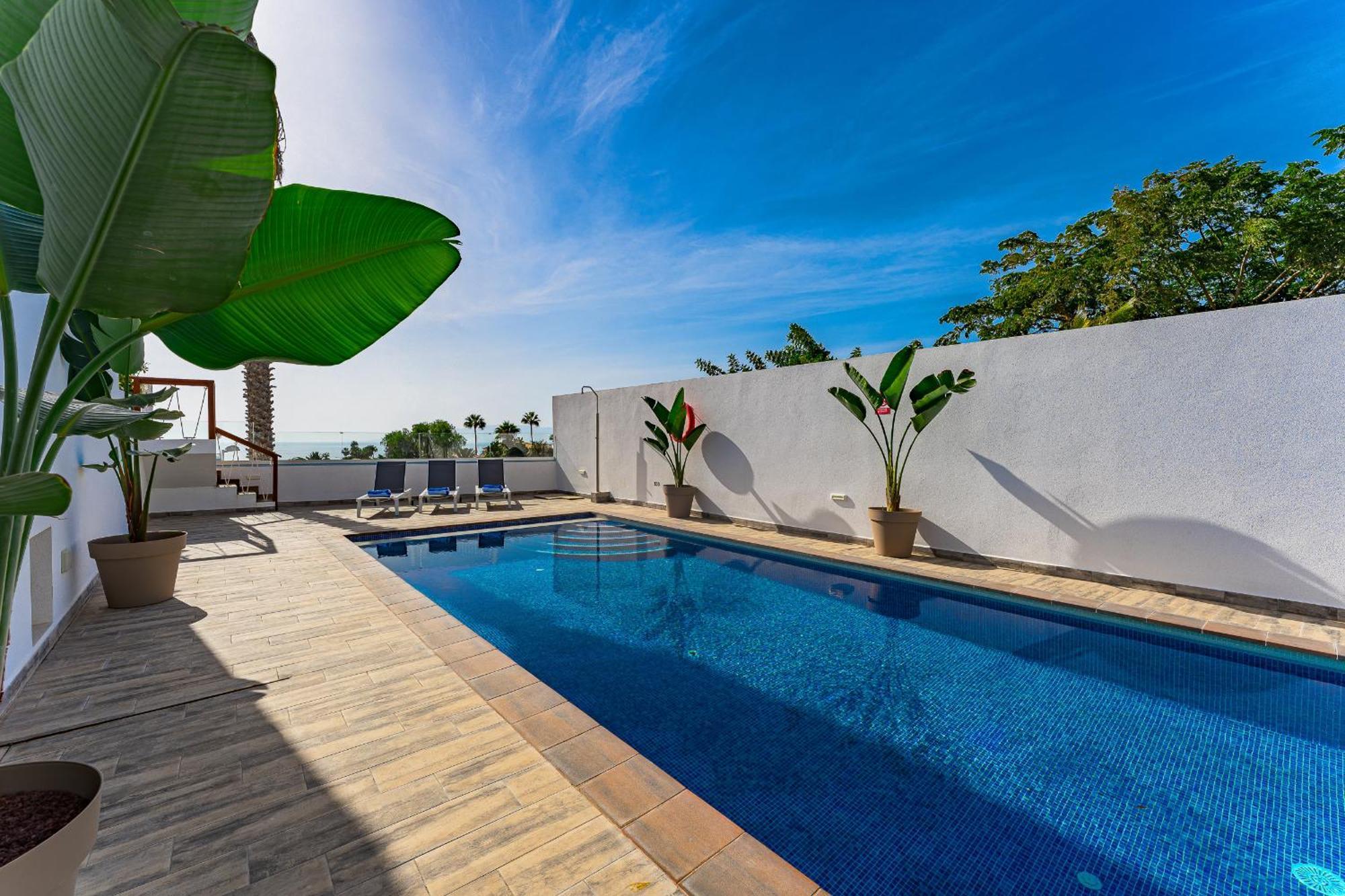 Fabulous Contemporary 5 Bedroom Villa With Private Heated Pool, Sleeps Max 13 칼라오살바헤 외부 사진