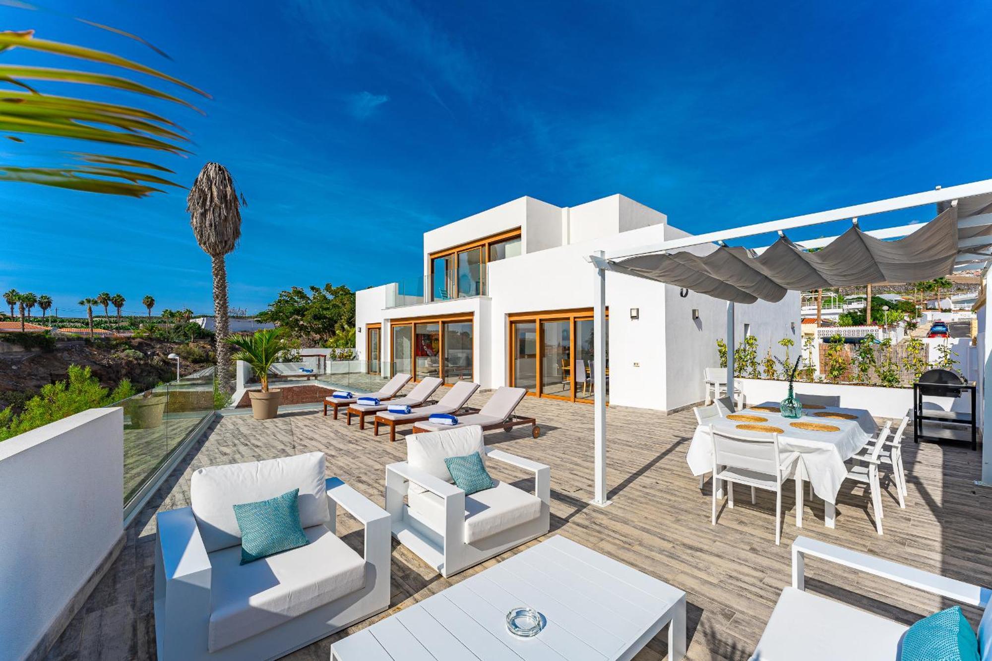 Fabulous Contemporary 5 Bedroom Villa With Private Heated Pool, Sleeps Max 13 칼라오살바헤 외부 사진