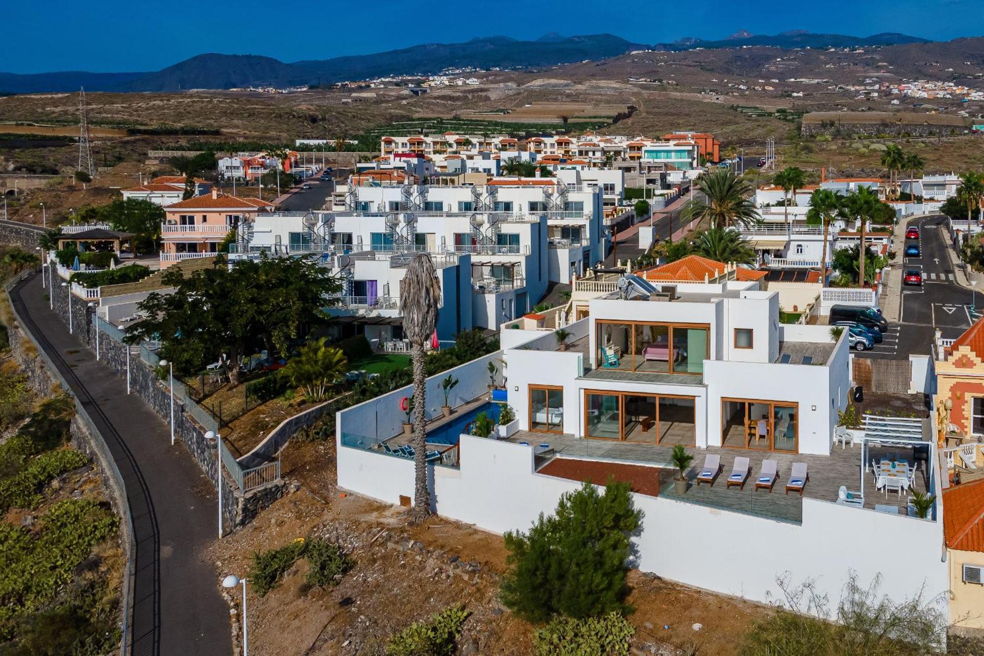 Fabulous Contemporary 5 Bedroom Villa With Private Heated Pool, Sleeps Max 13 칼라오살바헤 외부 사진